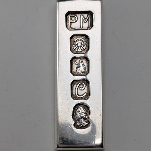 1977年 英国ブリタニアシルバー製インゴットペンダント 1/2トロイオンス ネックレス付